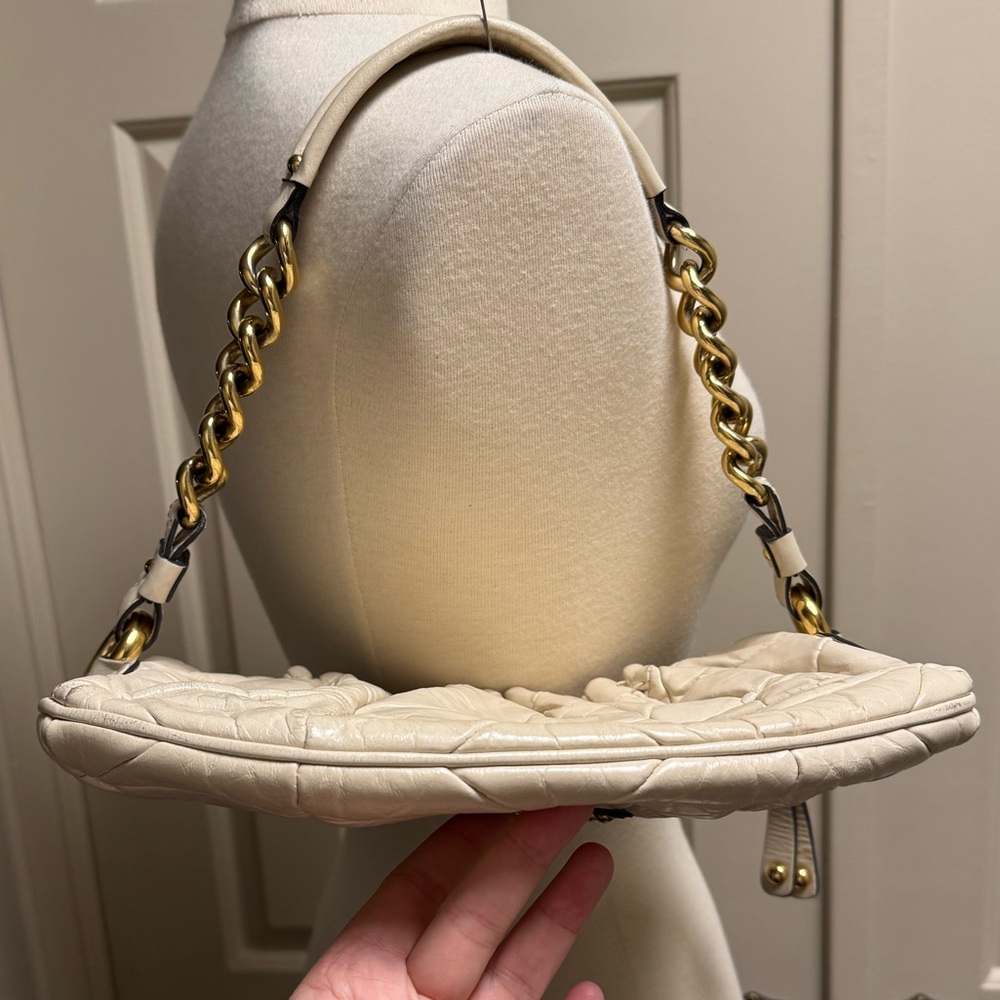 Marc Jacobs Cream Quilted Leather Shoulder Bag with Top Zip Gold Chain Hardware - Picture 8 of 14